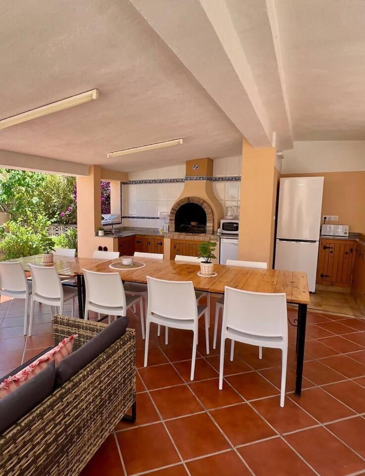 Relaxdiversion En Villa Piscina Bbq Y Cocina Ext Κάλπε Εξωτερικό φωτογραφία